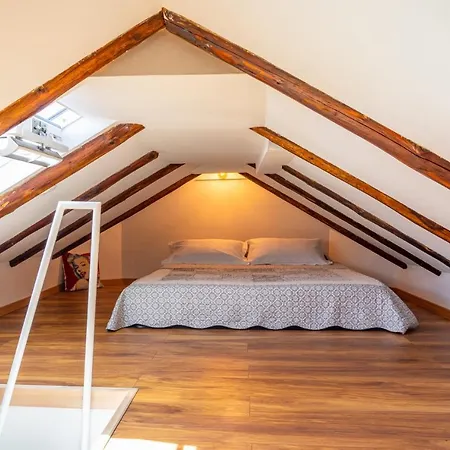 아파트 Cool Attic W Gallery In The Heart Of *