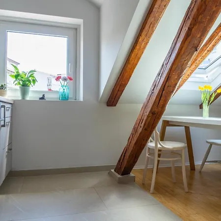 Cool Attic W Gallery In The Heart Of Apartamento Split