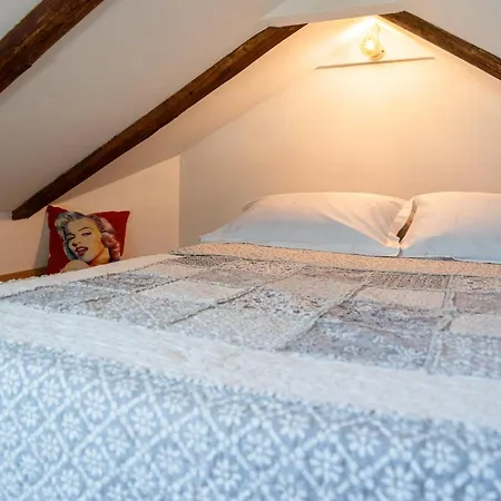 Cool Attic W Gallery In The Heart Of Apartman *