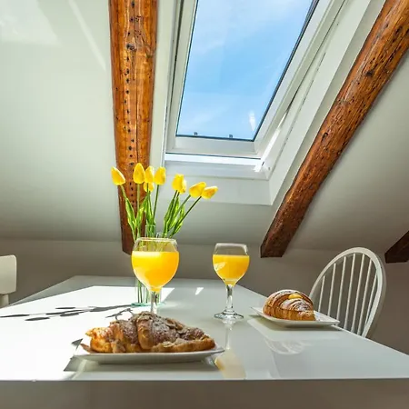 Apartamento Cool Attic W Gallery In The Heart Of