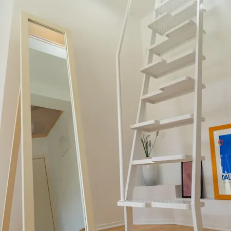 Apartamento Cool Attic W Gallery In The Heart Of *