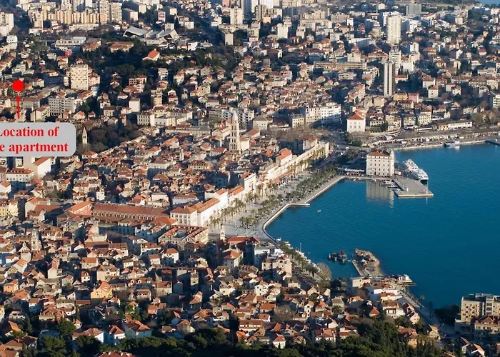 Lejlighed Cool Attic W Gallery In The Heart Of Split