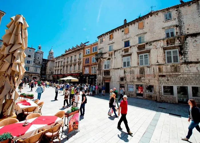 Cool Attic W Gallery In The Heart Of Lejlighed