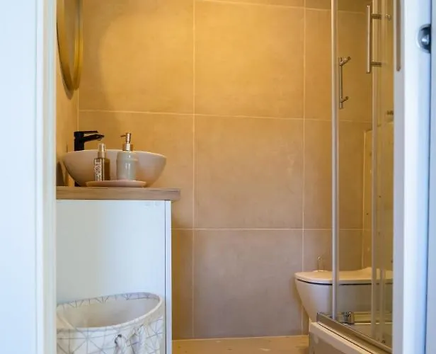 Cool Attic W Gallery In The Heart Of Lejlighed