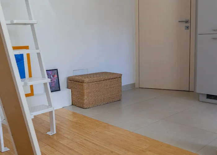 Cool Attic W Gallery In The Heart Of Lejlighed