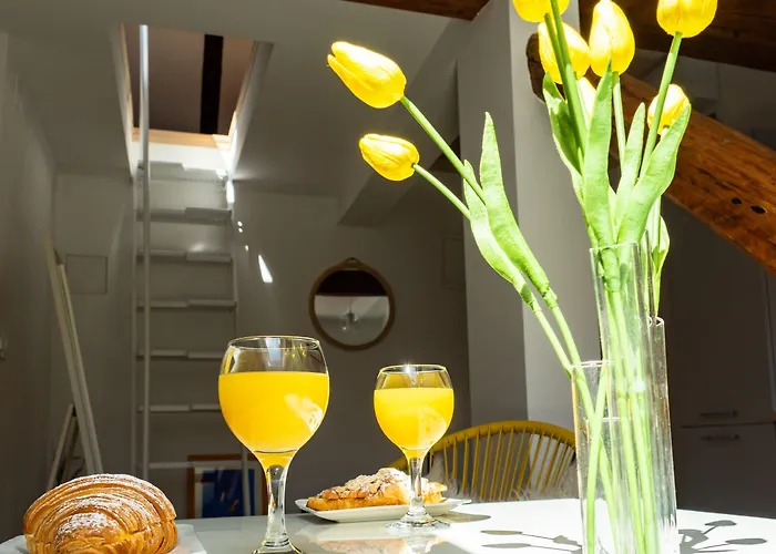 Cool Attic W Gallery In The Heart Of Lejlighed *