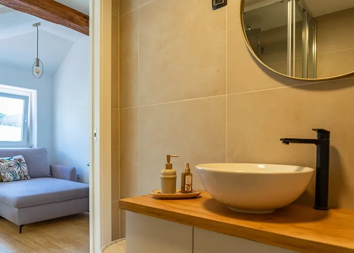 Lejlighed Cool Attic W Gallery In The Heart Of Split