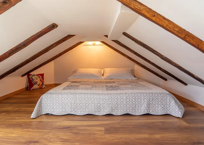 Cool Attic W Gallery In The Heart Of