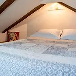 Cool Attic W Gallery In The Heart Of Apartman *