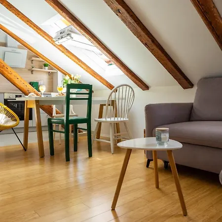 Cool Attic W Gallery In The Heart Of Apartamento Split